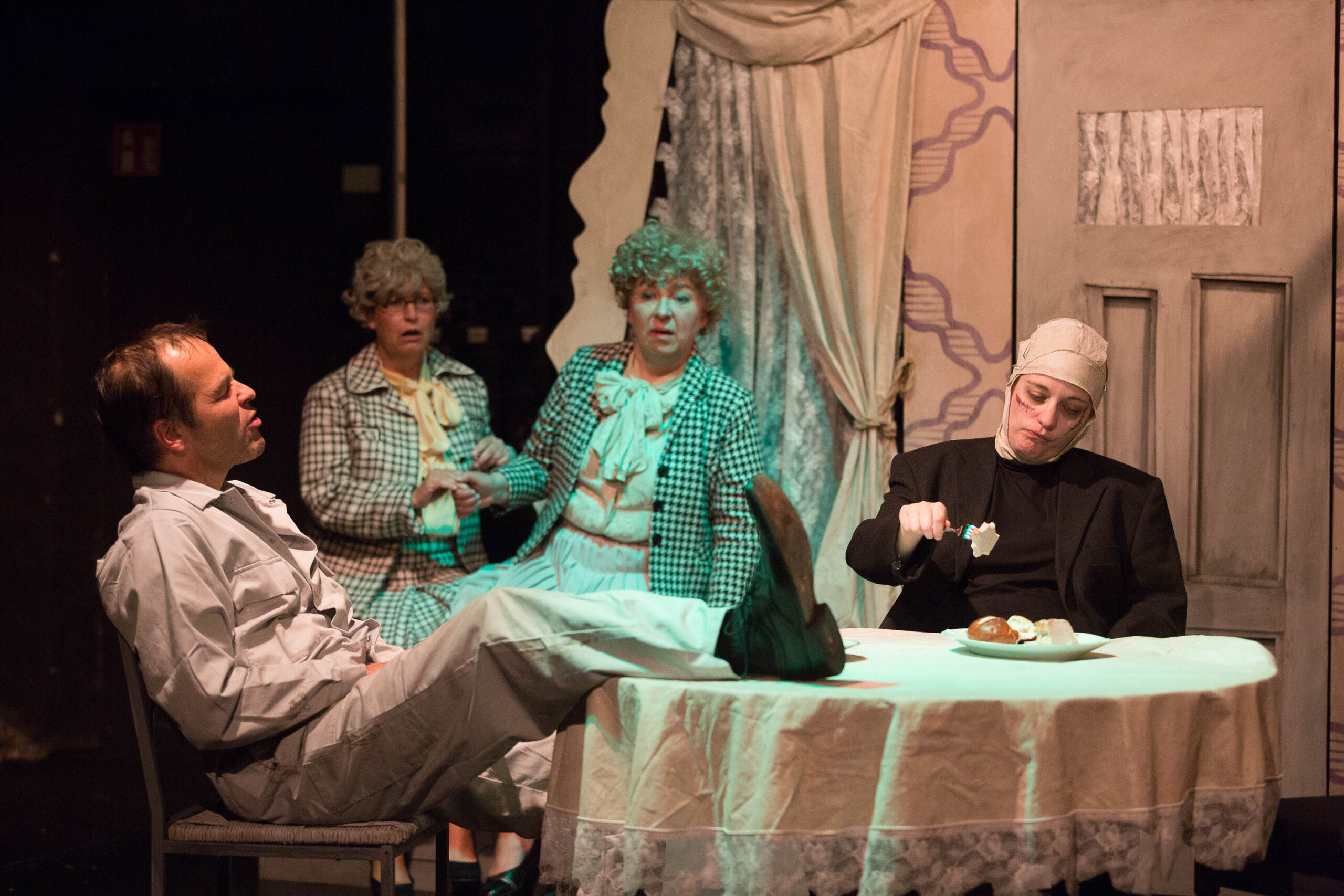 Arsen und Spitzenhäubchen